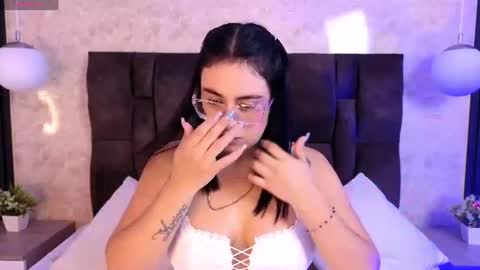 Victoria Andrade online show from July 18, 2026, 11:36 am