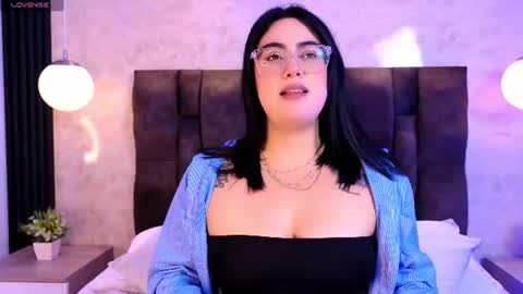 Victoria Andrade online show from July 29, 2026, 12:25 pm