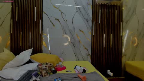 Victoria  online show from December 1, 2025, 8:36 pm