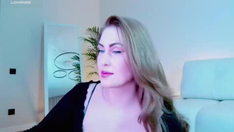 Miss V online show from December 21, 2025, 7:04 am