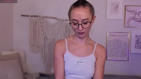 Victoria online show from October 22, 2025, 5:52 am