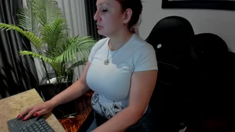victoriapaker online show from May 2, 2026, 11:26 am