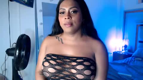 Snapshot of victoriaphillips chatting on June 19, 2026, 1:21 am ONLYFANS online show from June 19, 2026, 1:21 am