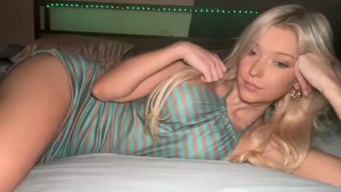 Snapshot of victoriarrose chatting on July 7, 2026, 9:41 pm Victoriarrose online show from July 7, 2026, 9:41 pm