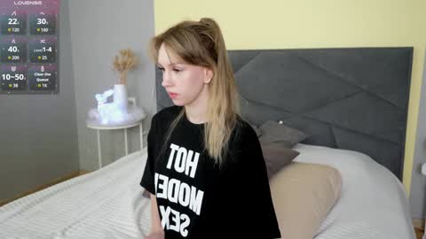 Snapshot of victoriathomsons chatting on December 18, 2024, 5:37 am V I C T O R I A online show from December 18, 2024, 5:37 am