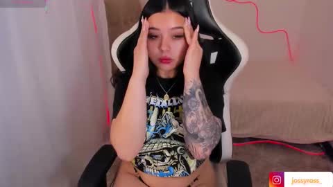 V  I C  T O R I A  online show from November 1, 2025, 8:00 pm