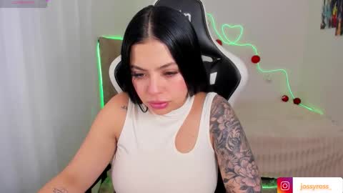 V  I C  T O R I A  online show from November 24, 2025, 6:40 pm