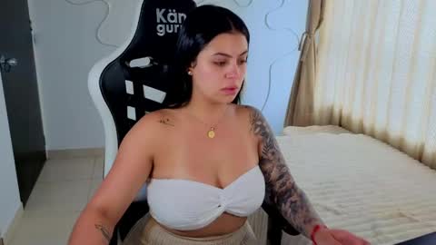 Snapshot of victoryyy__ chatting on May 7, 2026, 7:19 pm V I C T O R I A online show from May 7, 2026, 7:19 pm
