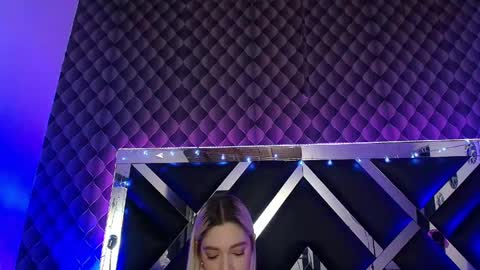 Snapshot of victtoria_lee chatting on May 9, 2026, 1:00 am victtoria lee online show from May 9, 2026, 1:00 am