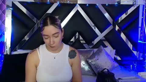 Snapshot of victtoria_lee chatting on May 11, 2026, 7:11 pm victtoria lee online show from May 11, 2026, 7:11 pm