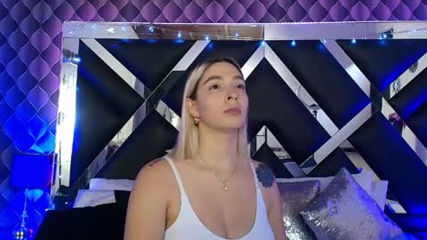 Snapshot of victtoria_lee chatting on May 12, 2026, 8:17 pm victtoria lee online show from May 12, 2026, 8:17 pm
