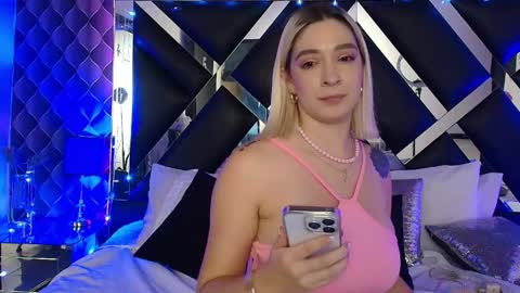 Snapshot of victtoria_lee chatting on May 16, 2026, 12:29 am victtoria lee online show from May 16, 2026, 12:29 am