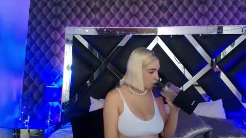 Snapshot of victtoria_lee chatting on July 23, 2026, 9:13 pm victtoria lee online show from July 23, 2026, 9:13 pm