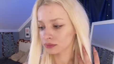 Snapshot of vienna_gones chatting on June 12, 2026, 10:58 am Eva online show from June 12, 2026, 10:58 am