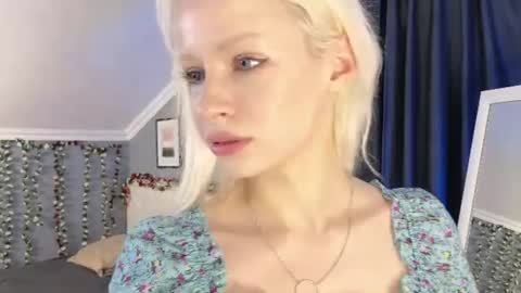 Snapshot of vienna_gones chatting on July 4, 2026, 11:05 am Eva online show from July 4, 2026, 11:05 am