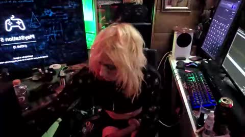 Vie ViXiiiN online show from April 28, 2026, 10:53 am