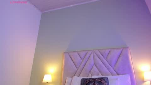 Victoria  online show from December 22, 2025, 11:29 am