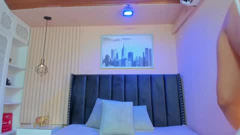 Viiolett online show from February 9, 2025, 7:19 pm