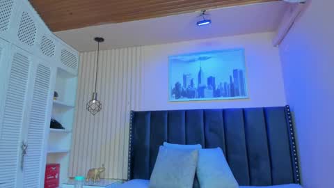 Viiolett online show from February 11, 2025, 7:27 pm