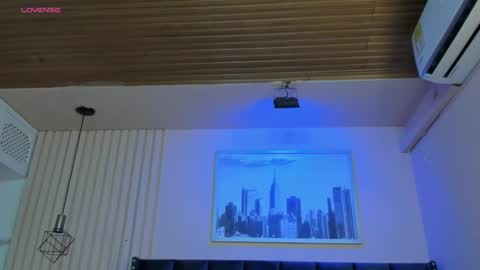 Viiolett online show from February 26, 2025, 7:49 pm