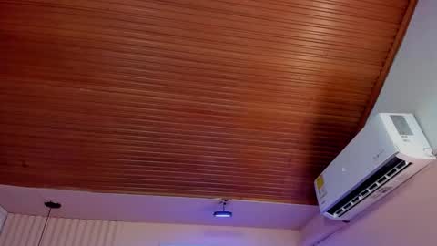 Viiolett online show from September 23, 2025, 7:28 pm