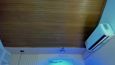 Viiolett online show from September 25, 2025, 7:28 pm