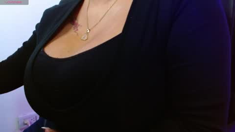 Snapshot of viiolleta chatting on June 6, 2026, 12:32 pm viioleta online show from June 6, 2026, 12:32 pm