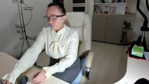 Ukrainian-woman online show from November 17, 2025, 5:46 am