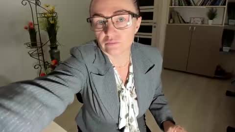 Ukrainian-woman online show from December 22, 2025, 6:32 am