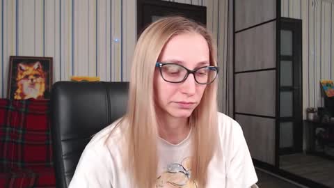 Vika online show from November 12, 2025, 8:30 pm