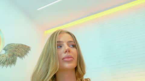 Snapshot of vikafever chatting on November 17, 2025, 5:52 pm vikafever online show from November 17, 2025, 5:52 pm