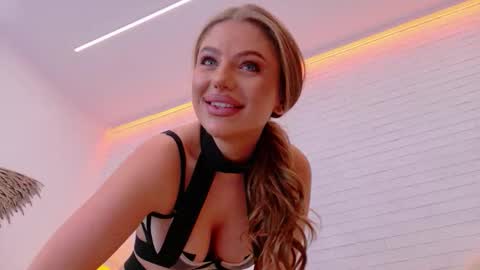 Snapshot of vikafever chatting on December 4, 2025, 7:22 pm vikafever online show from December 4, 2025, 7:22 pm