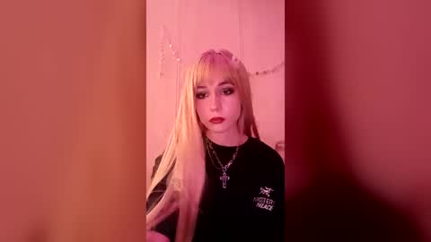 Snapshot of vikki_l0ve chatting on July 16, 2026, 7:25 am vikki online show from July 16, 2026, 7:25 am