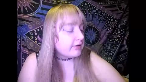 vikkivenus online show from December 23, 2025, 3:37 am