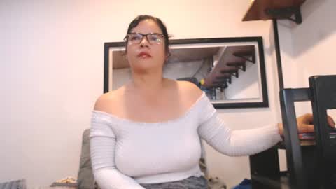 VIKKKTORIAAA online show from July 3, 2026, 6:09 am