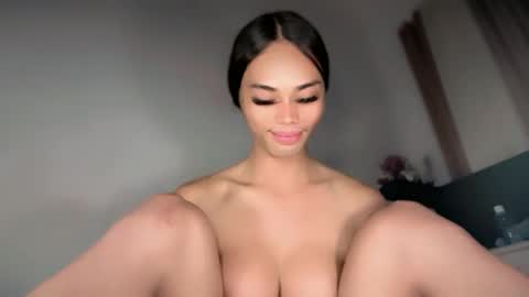 Snapshot of vikkylustfull chatting on June 18, 2026, 5:51 am vikkylustfull online show from June 18, 2026, 5:51 am