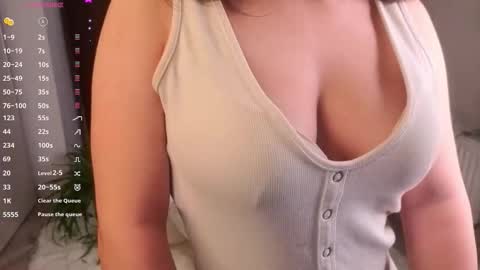 Snapshot of viksinite chatting on February 23, 2026, 6:27 pm Vixi online show from February 23, 2026, 6:27 pm