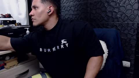 Snapshot of viktorherrera chatting on February 11, 2025, 1:31 am Viktor Herrera online show from February 11, 2025, 1:31 am