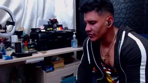 Snapshot of viktorherrera chatting on March 11, 2025, 10:40 am Viktor Herrera online show from March 11, 2025, 10:40 am