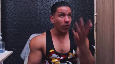 Snapshot of viktorherrera chatting on October 16, 2025, 4:52 pm Viktor Herrera online show from October 16, 2025, 4:52 pm