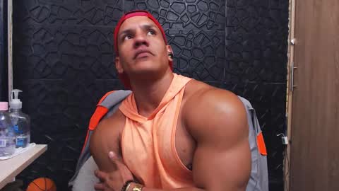 Snapshot of viktorherrera chatting on October 18, 2025, 4:52 pm Viktor Herrera online show from October 18, 2025, 4:52 pm