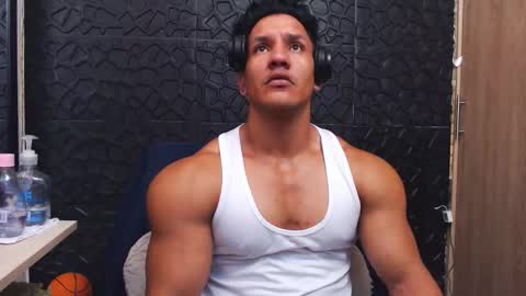 Snapshot of viktorherrera chatting on October 20, 2025, 3:01 pm Viktor Herrera online show from October 20, 2025, 3:01 pm