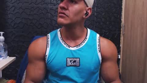Snapshot of viktorherrera chatting on October 29, 2025, 6:09 pm Viktor Herrera online show from October 29, 2025, 6:09 pm
