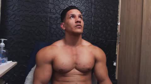 Snapshot of viktorherrera chatting on November 3, 2025, 9:48 pm Viktor Herrera online show from November 3, 2025, 9:48 pm