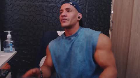 Snapshot of viktorherrera chatting on December 1, 2025, 4:56 pm Viktor Herrera online show from December 1, 2025, 4:56 pm