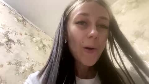 Snapshot of viktoria9898 chatting on May 10, 2026, 2:06 am Sweett online show from May 10, 2026, 2:06 am