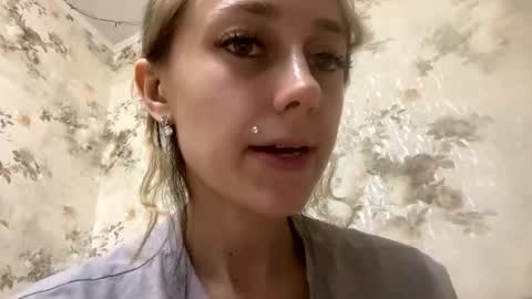 Snapshot of viktoria9898 chatting on May 15, 2026, 11:12 pm Sweett online show from May 15, 2026, 11:12 pm