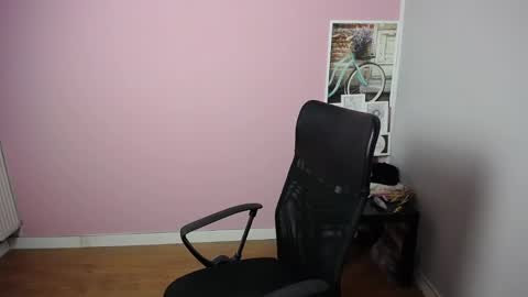 Snapshot of viktoria_lovely chatting on March 7, 2025, 10:02 am viktoria_lovely online show from March 7, 2025, 10:02 am