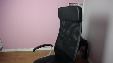 Snapshot of viktoria_lovely chatting on September 17, 2025, 5:31 am viktoria_lovely online show from September 17, 2025, 5:31 am