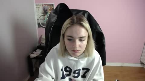 Snapshot of viktoria_lovely chatting on May 8, 2026, 6:30 am viktoria_lovely online show from May 8, 2026, 6:30 am